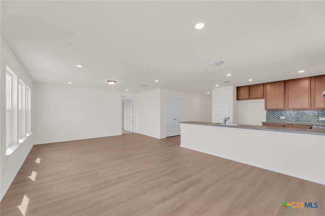 1925 Jadd Street Property Photo 6
