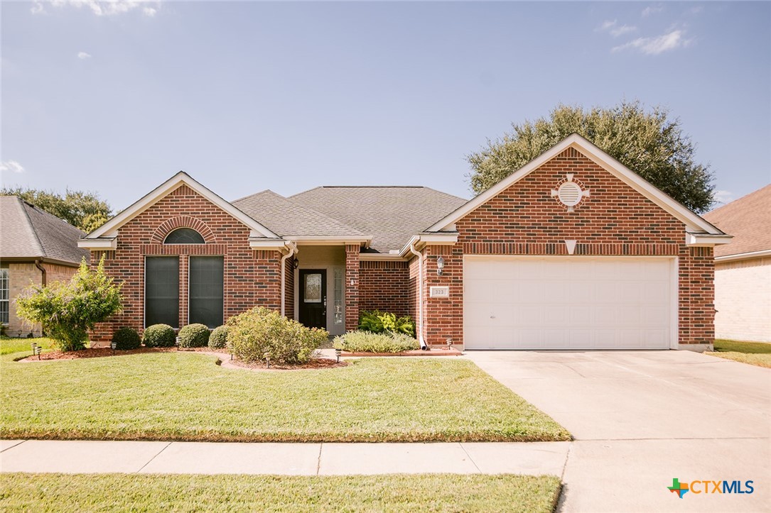 323 Macon Creek Property Photo 1