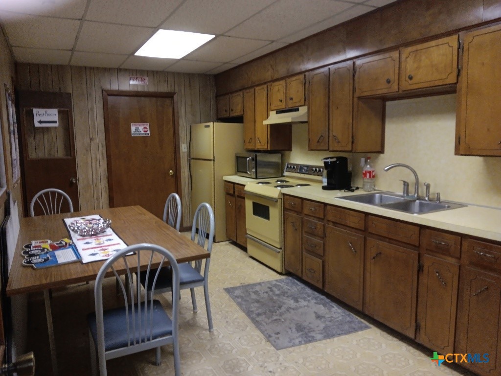 3402 E Veterans Memorial Boulevard Property Photo 4