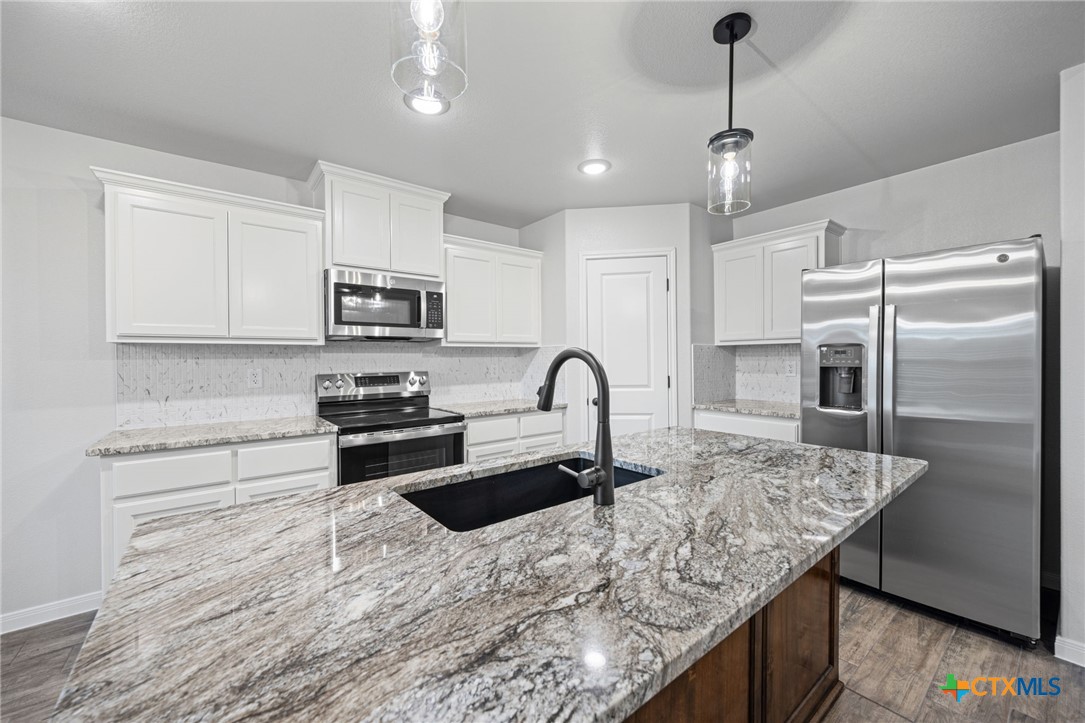 2546 Cowgirl Trail Property Photo 6