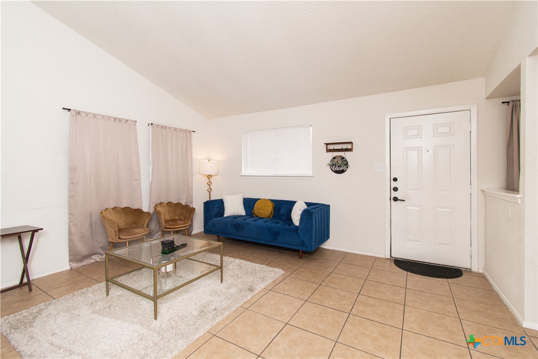 4405 Teri Road A Property Photo 3