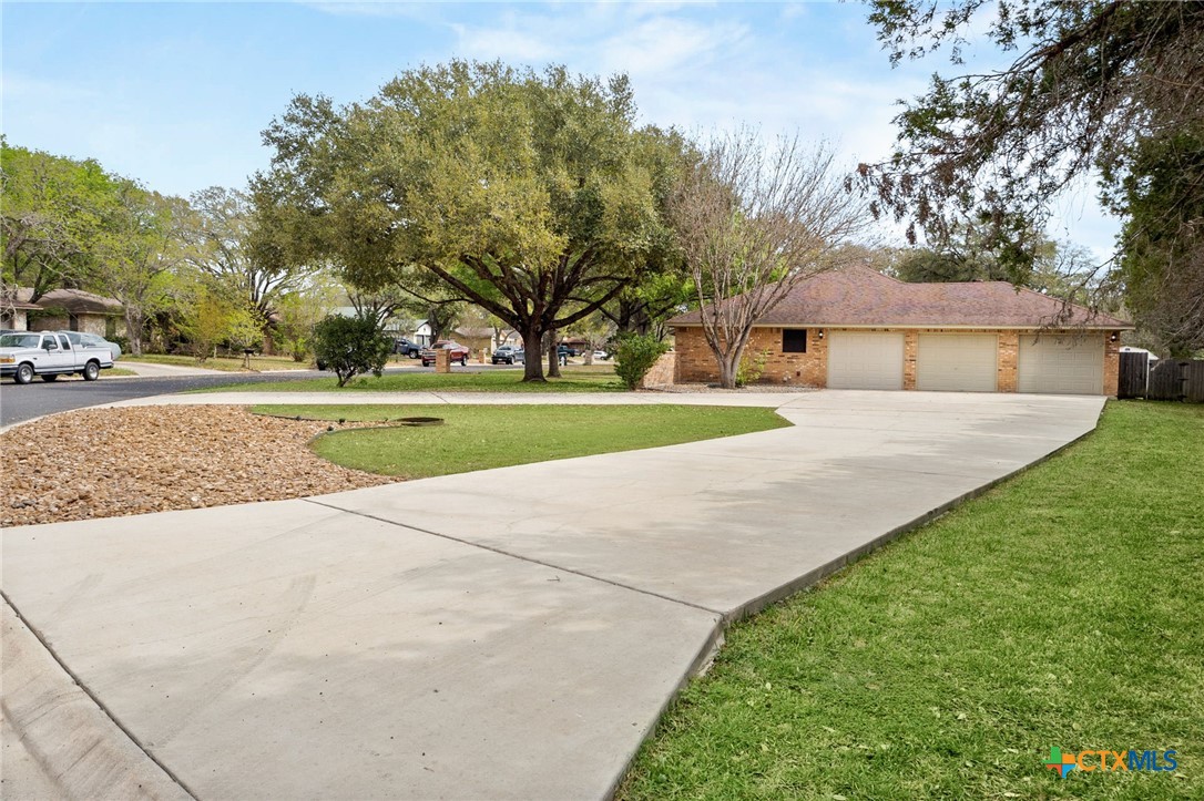 1633 Willow Lane Property Photo 1