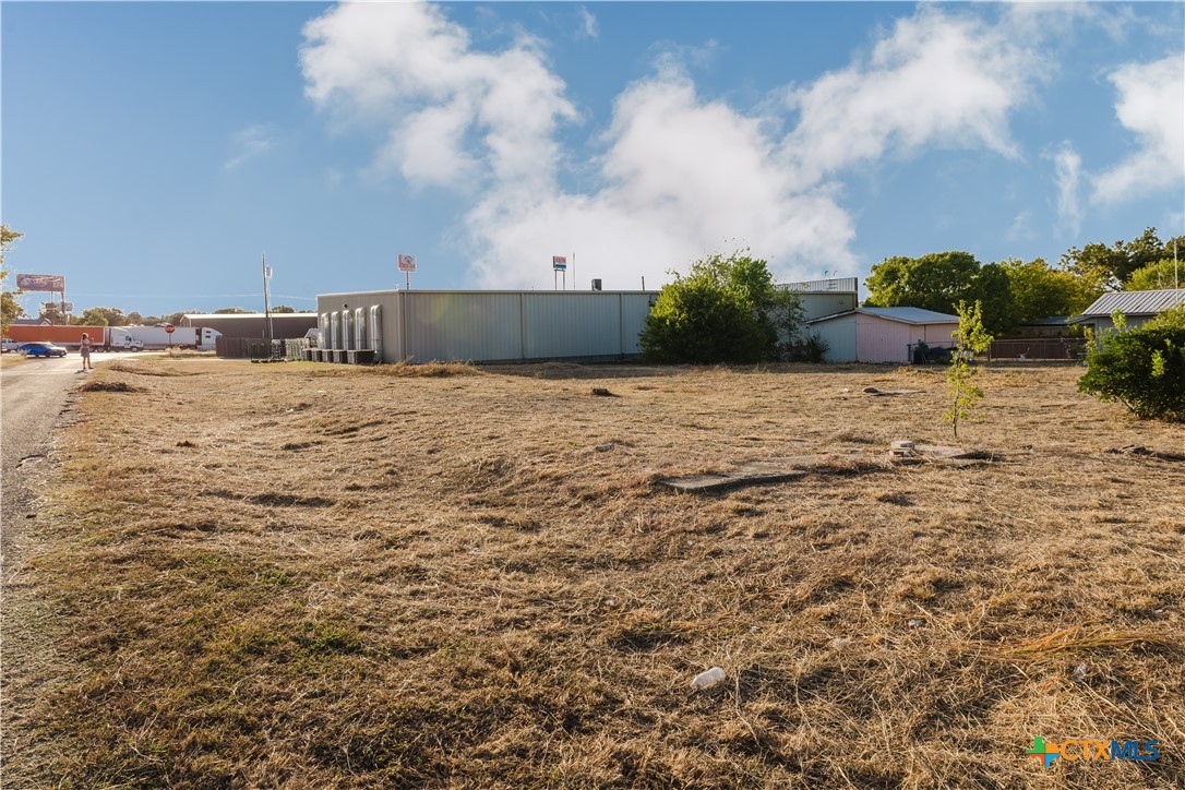 211 E Ave. K Property Photo 4