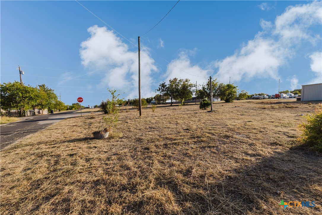 211 E Ave. K Property Photo 5