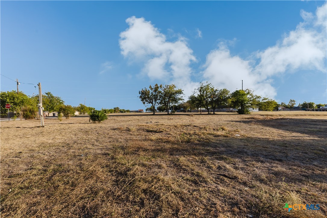211 E Ave. K Property Photo 6