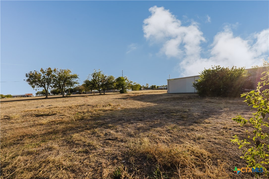 211 E Ave. K Property Photo 18