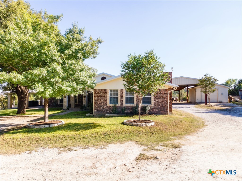 207 County Road 4492 Property Photo 1