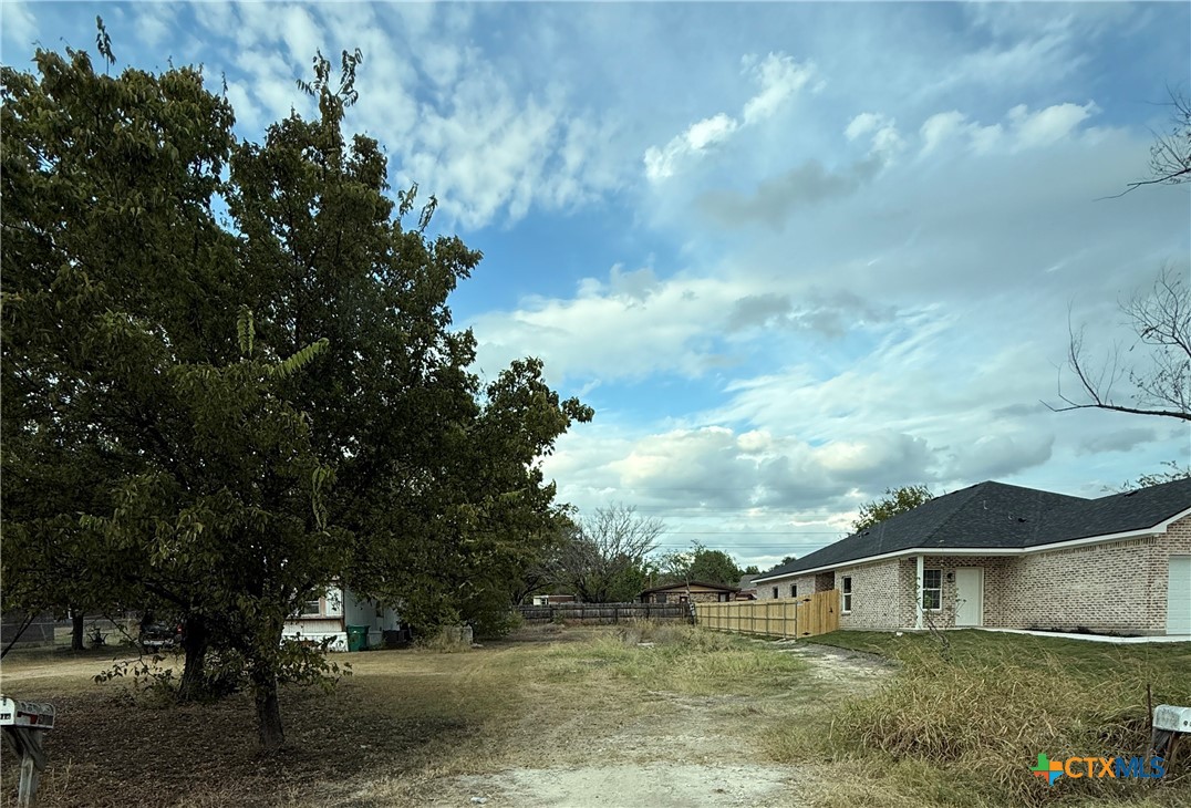919 Ashwood Drive Property Photo 1
