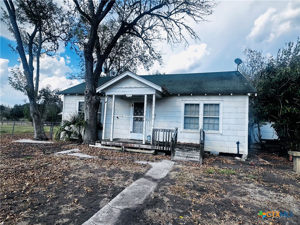 701 W May Street Property Photo 1