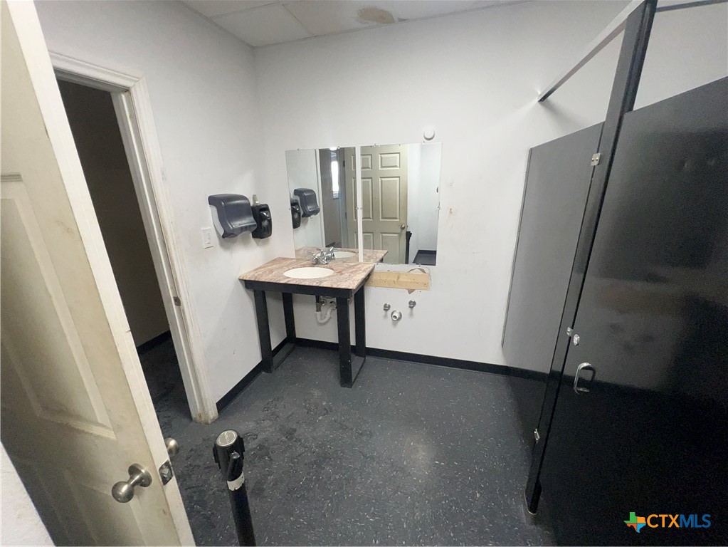 2301 E Central Texas Expressway 105-106 Property Photo 11