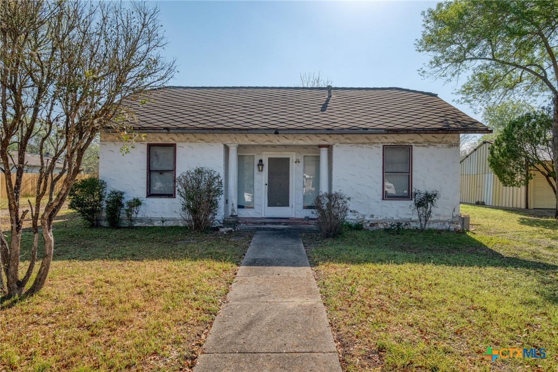 809 S Pecan Avenue Property Photo 2