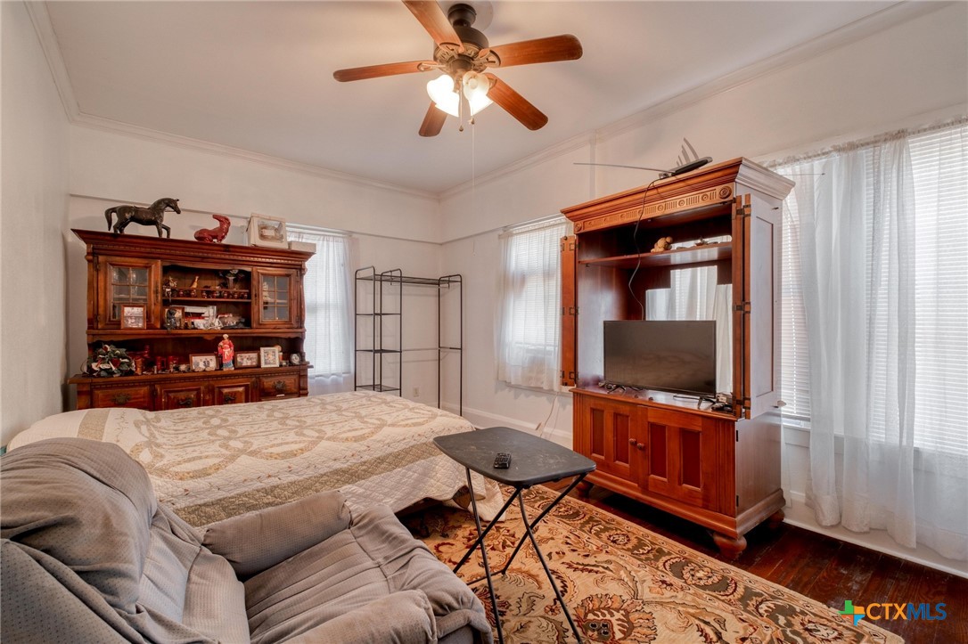 809 S Pecan Avenue Property Photo 9