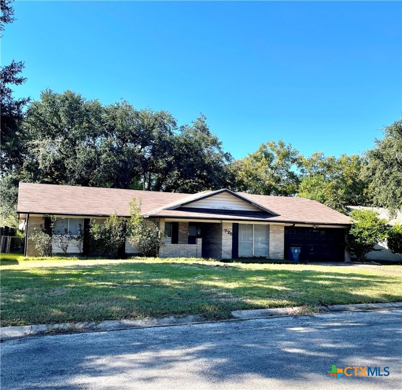 725 Westwood Drive Property Photo 1