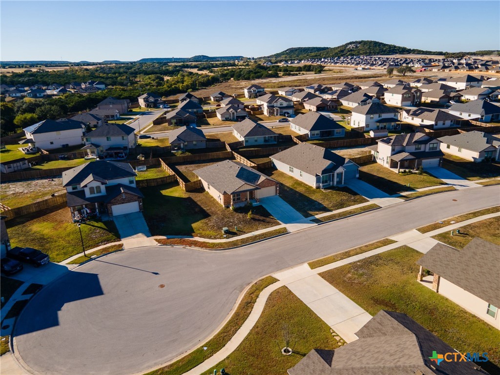 1825 Fall Creek Court Property Photo 2