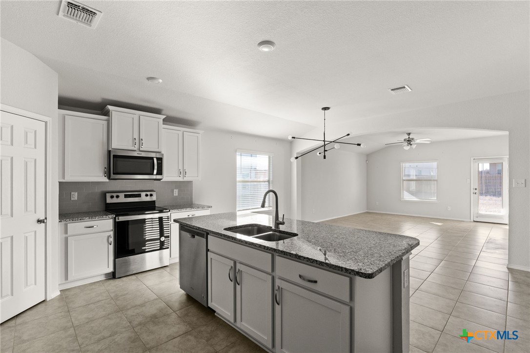 1825 Fall Creek Court Property Photo 3