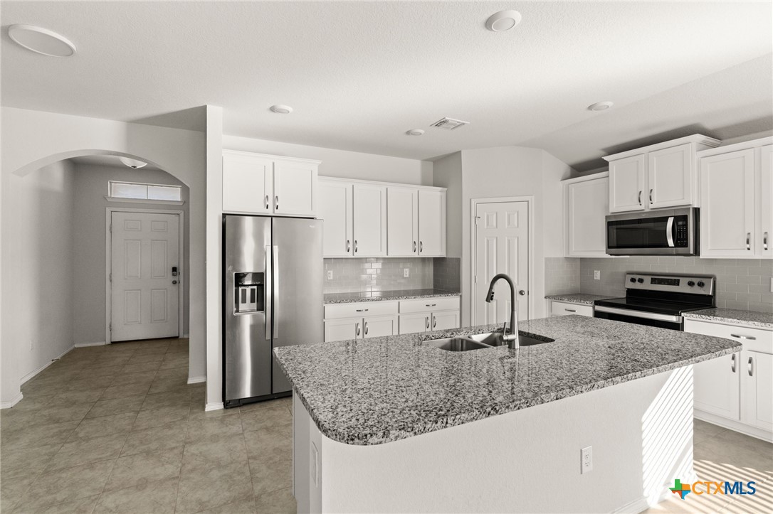 1825 Fall Creek Court Property Photo 4