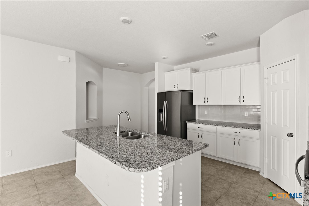 1825 Fall Creek Court Property Photo 5