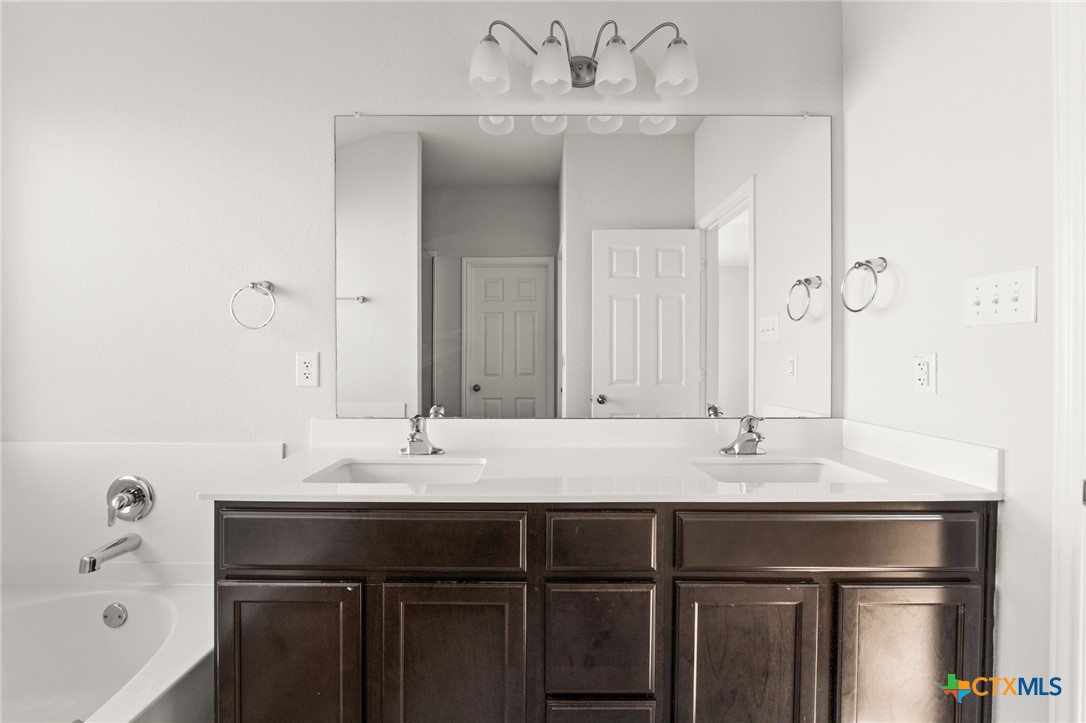 1825 Fall Creek Court Property Photo 12