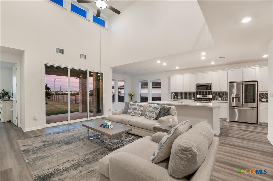 737 Leeward Pass Property Photo 2