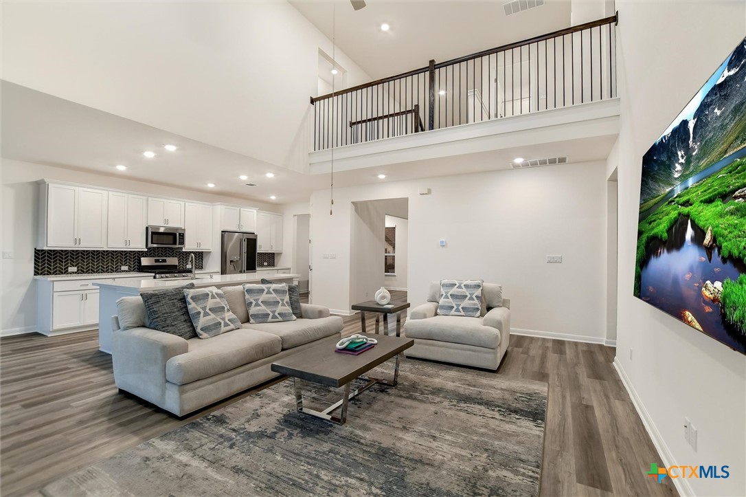 737 Leeward Pass Property Photo 3