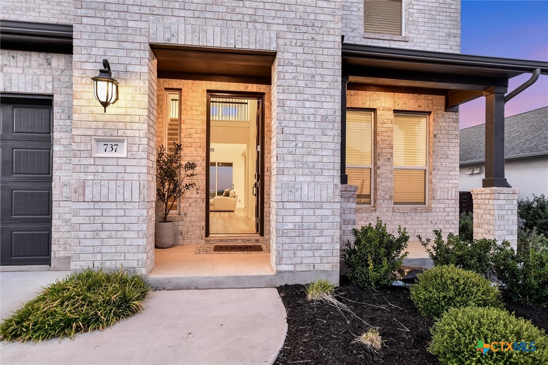 737 Leeward Pass Property Photo 5