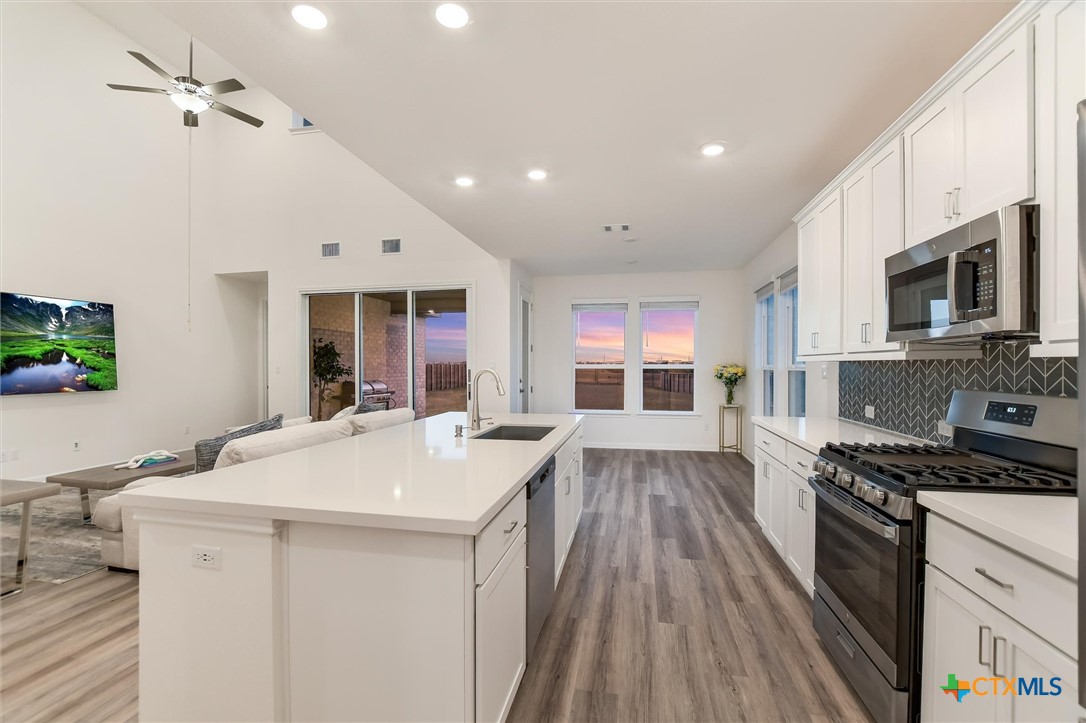 737 Leeward Pass Property Photo 7