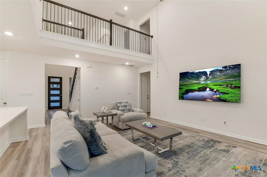 737 Leeward Pass Property Photo 8