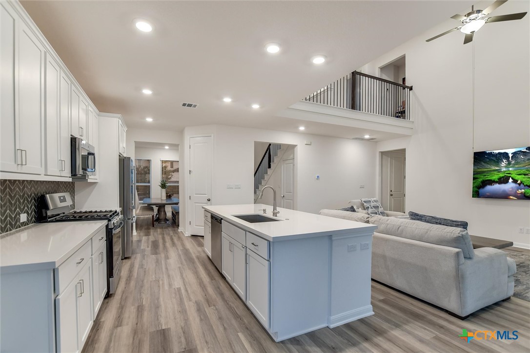 737 Leeward Pass Property Photo 12