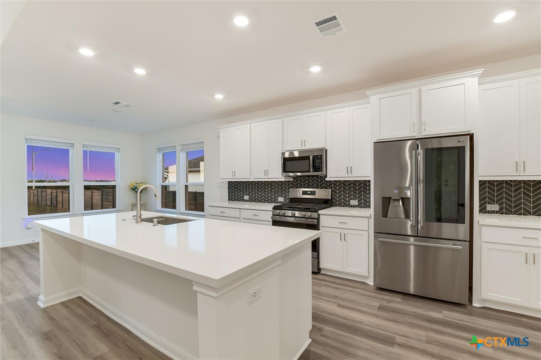 737 Leeward Pass Property Photo 13