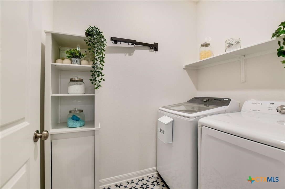 737 Leeward Pass Property Photo 16