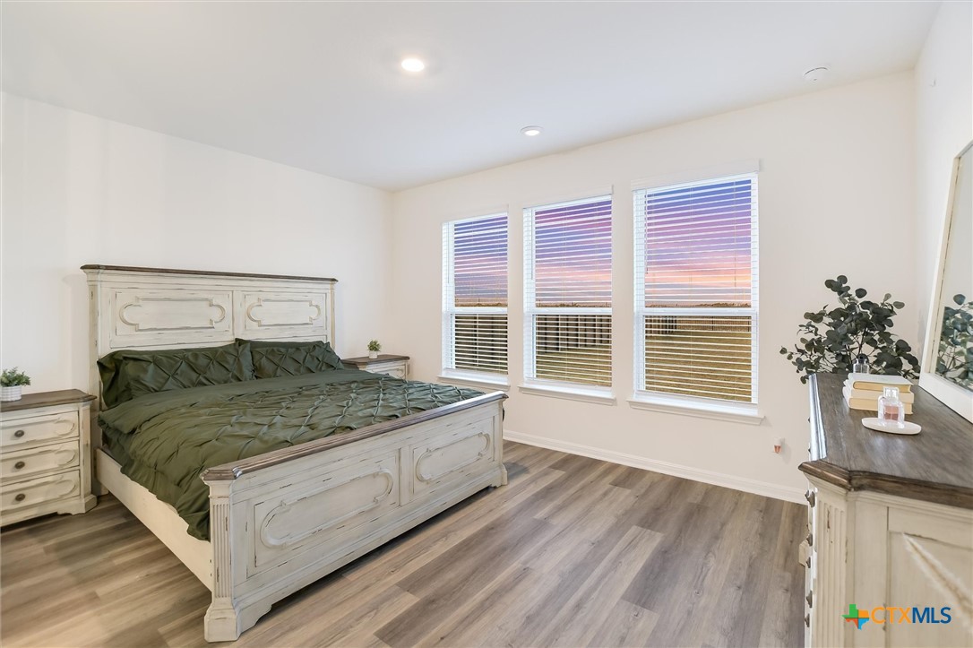 737 Leeward Pass Property Photo 18