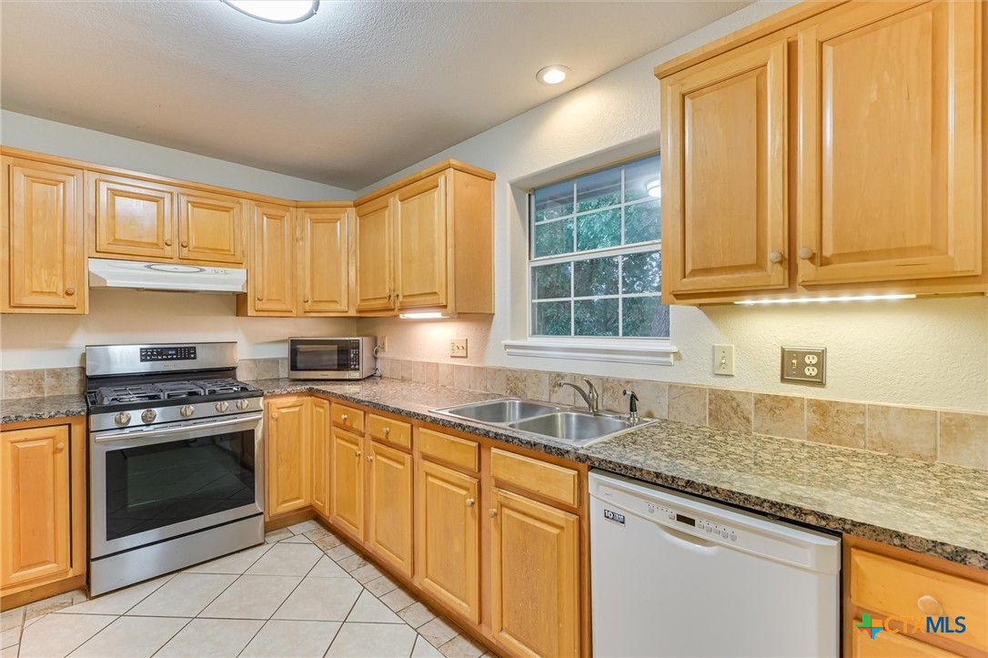 2405 Bahama Road Property Photo 4