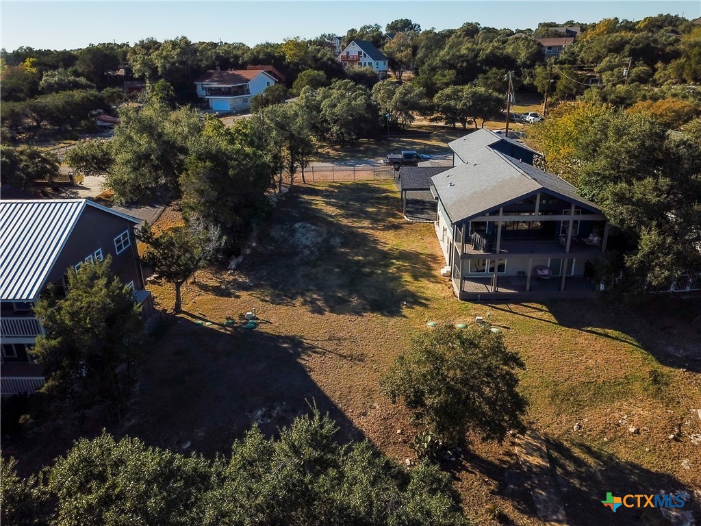 864 Lakebreeze Drive Property Photo 3