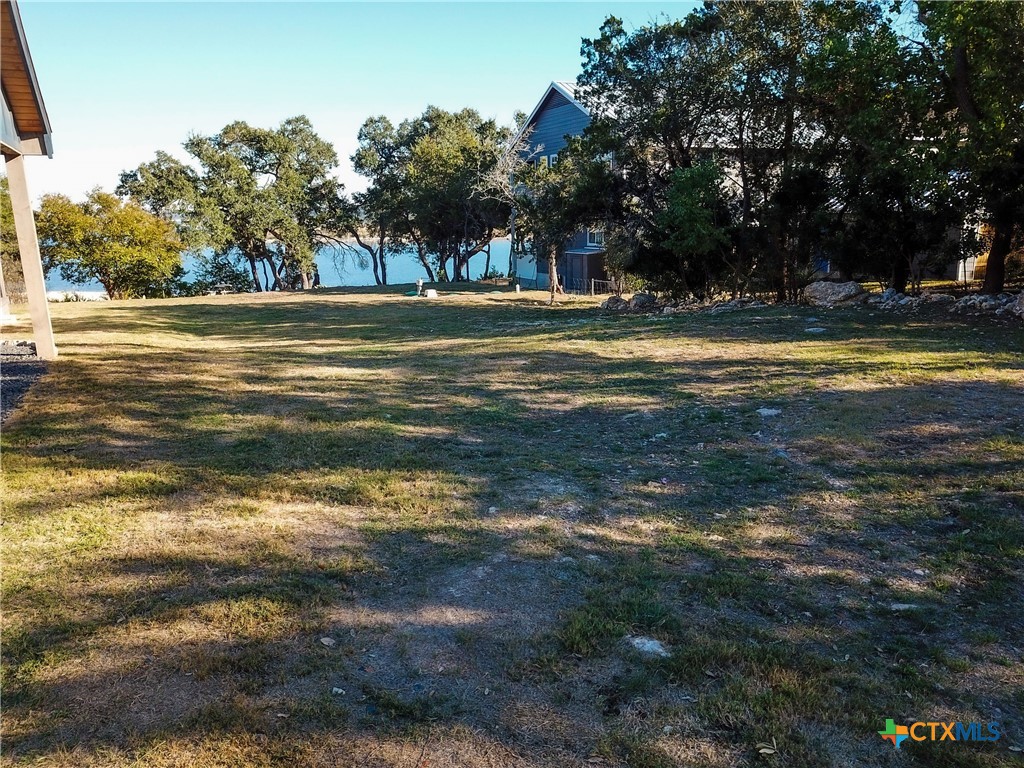 864 Lakebreeze Drive Property Photo 6