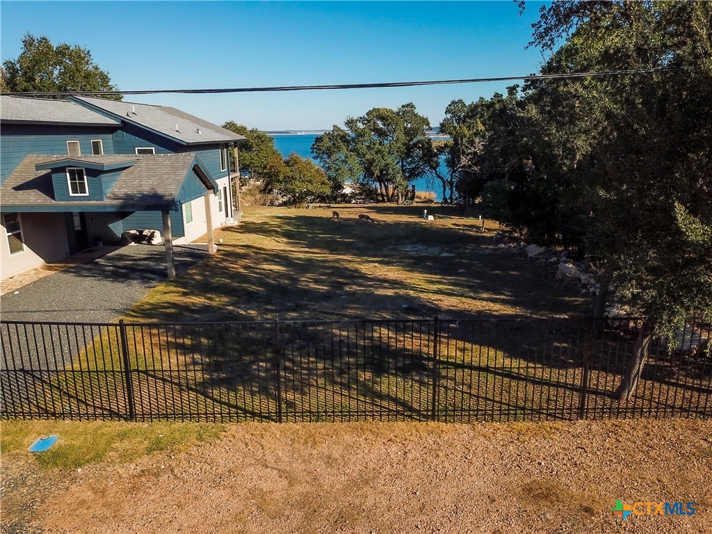 864 Lakebreeze Drive Property Photo 10