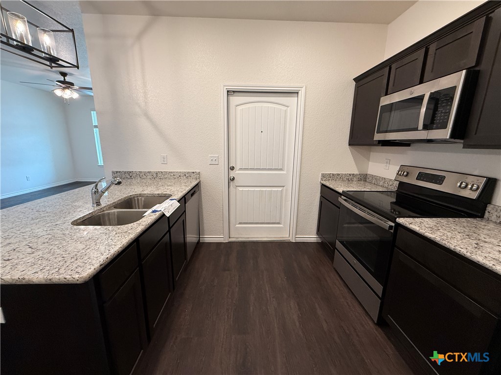 5005 Rose Garden Loop Property Photo 8