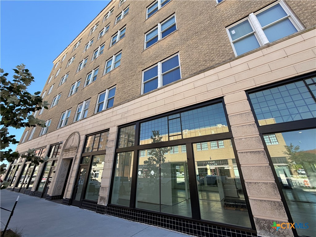 103 East Central Avenue Property Photo 1