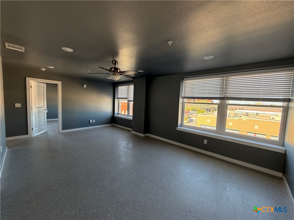 103 East Central Avenue Property Photo 4