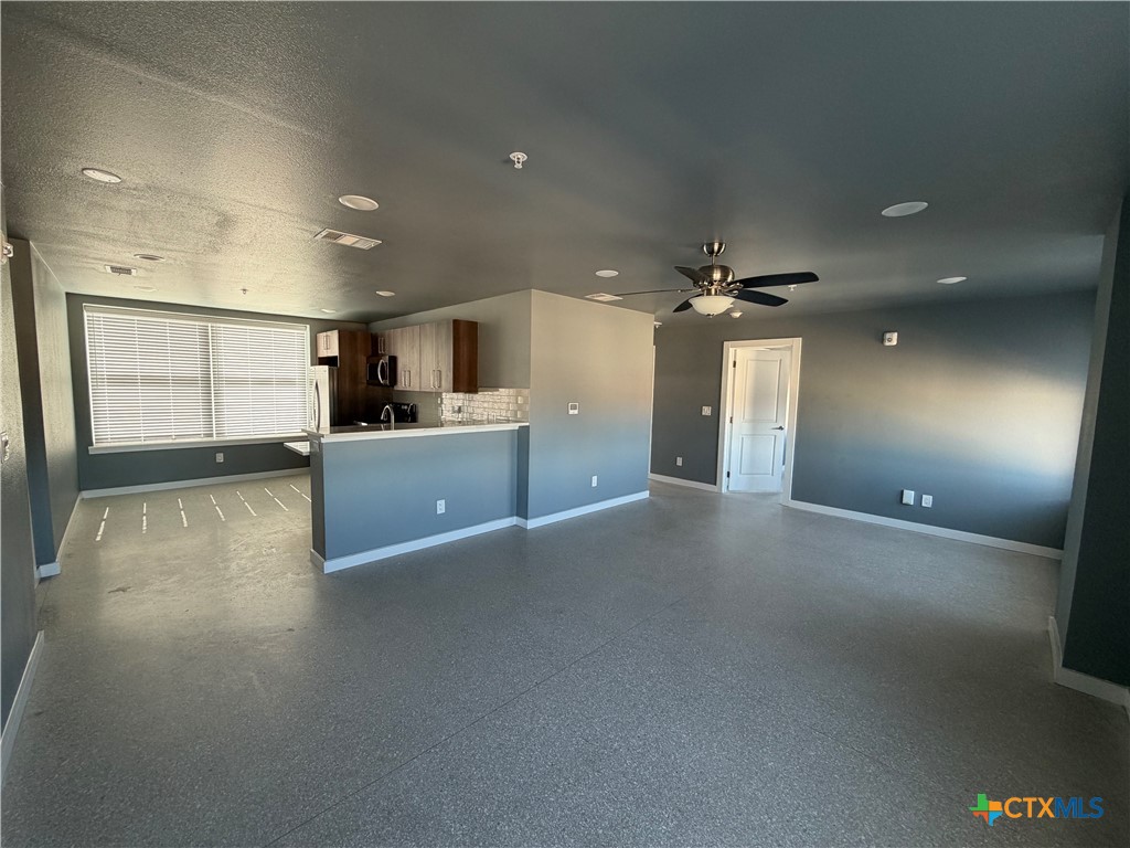 103 East Central Avenue Property Photo 5