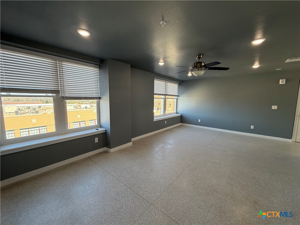 103 East Central Avenue Property Photo 6