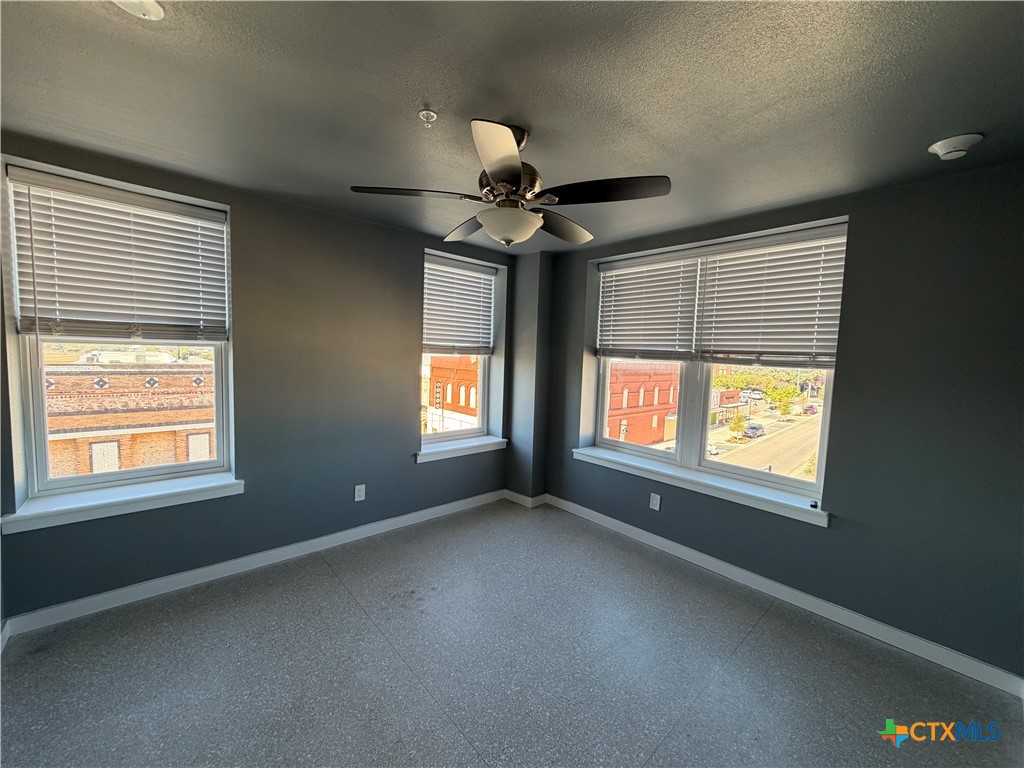 103 East Central Avenue Property Photo 8