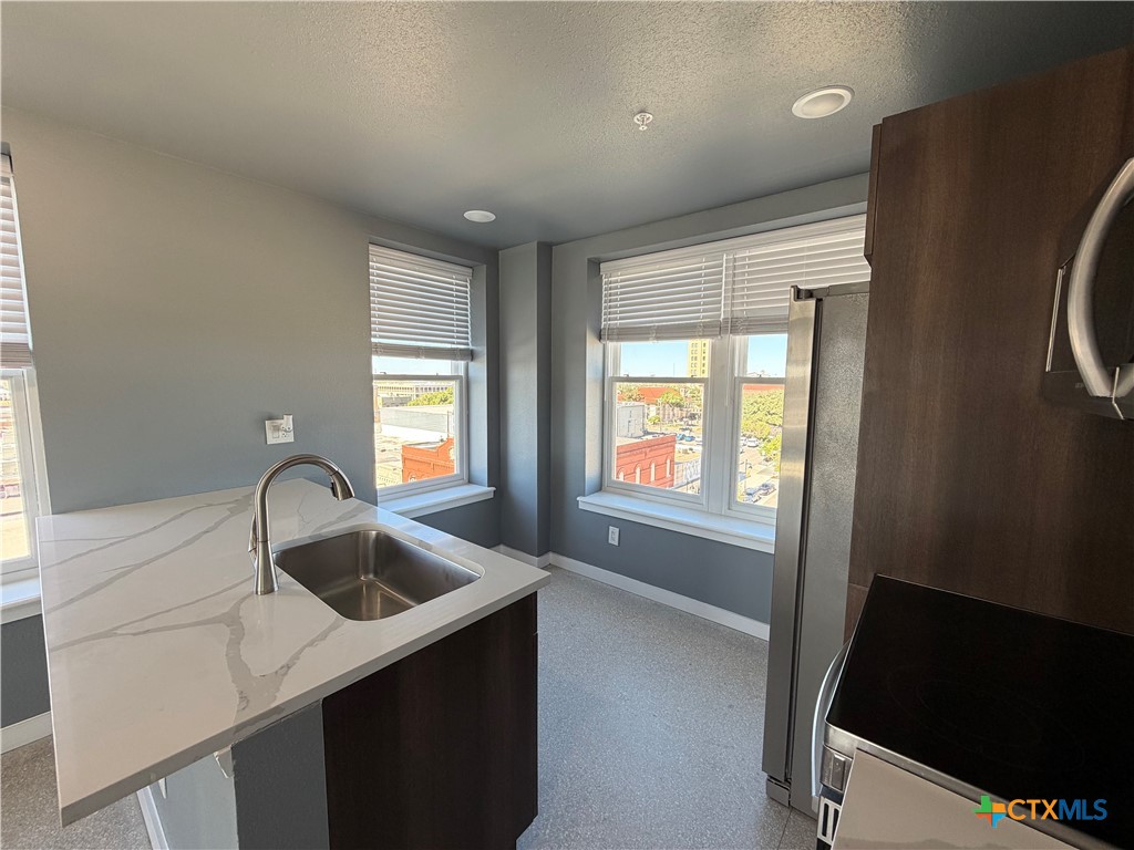 103 East Central Avenue Property Photo 13