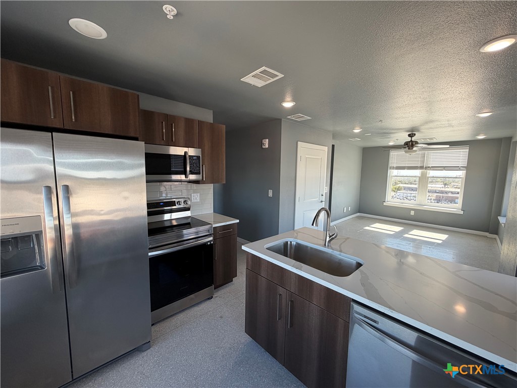 103 East Central Avenue Property Photo 14