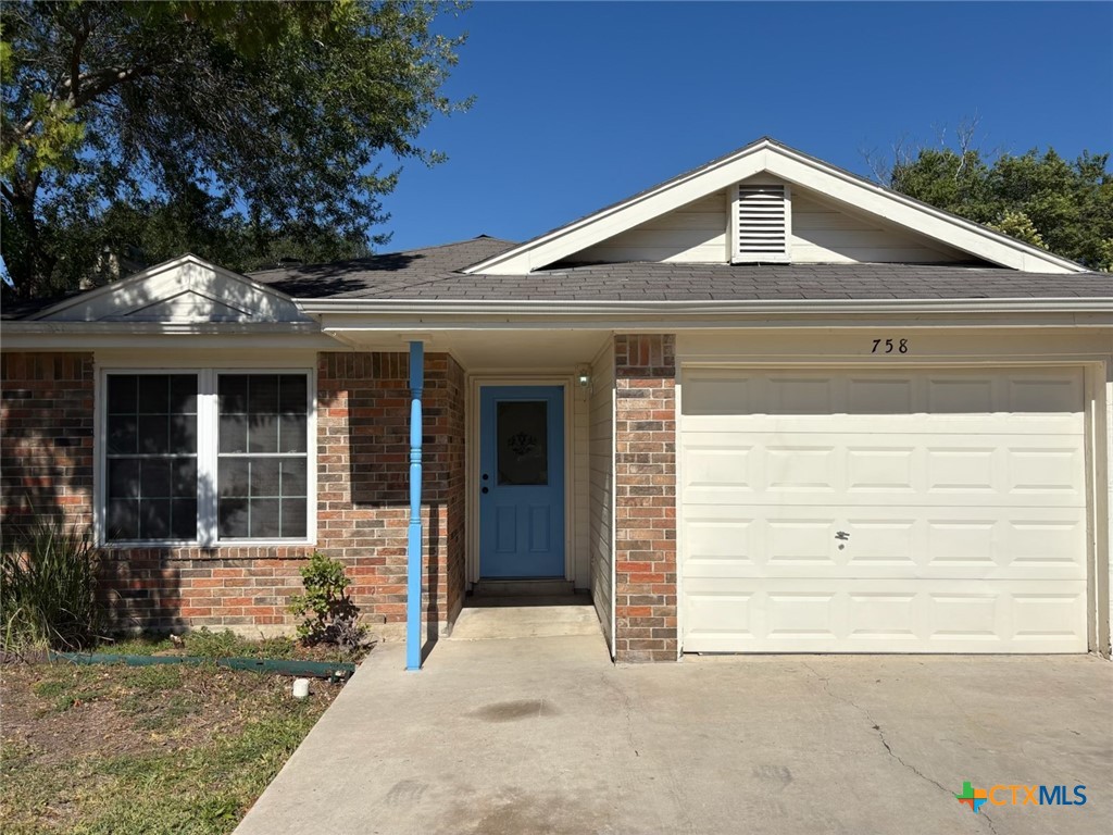 758 Briarbend Drive Property Photo 2