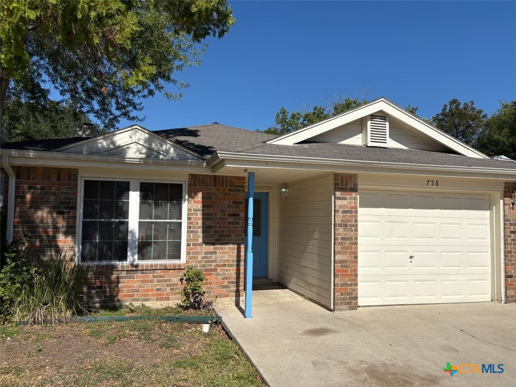 758 Briarbend Drive Property Photo 3