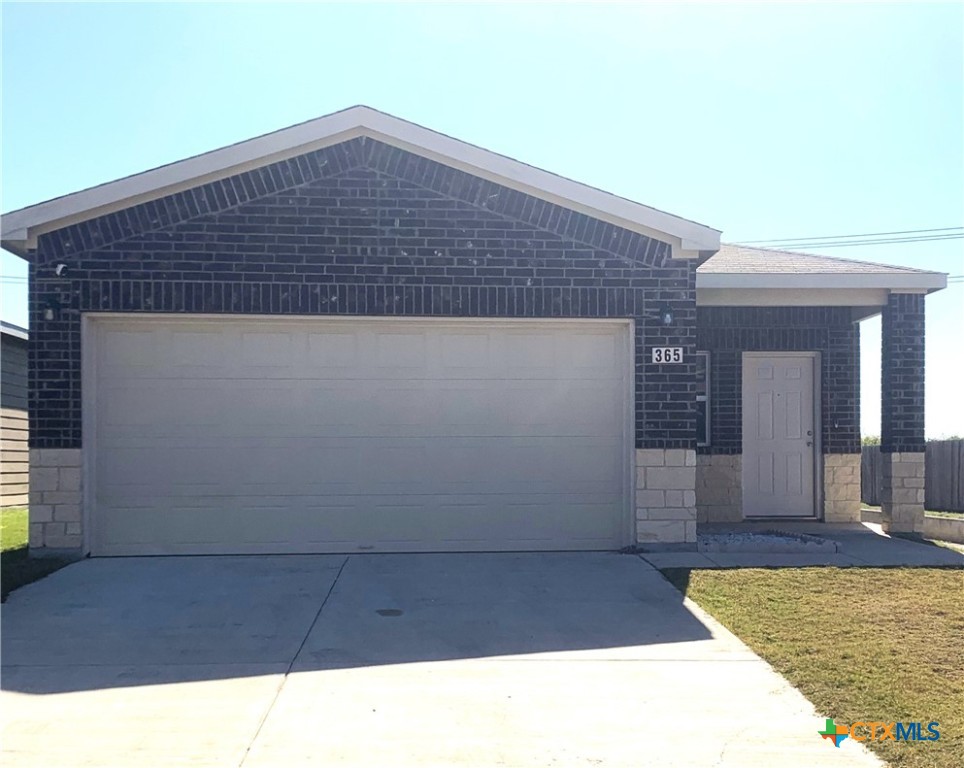 365 Autumn Blaze Property Photo 1