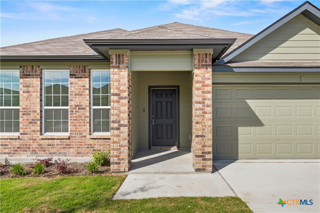 1916 Meridian Loop Property Photo 4