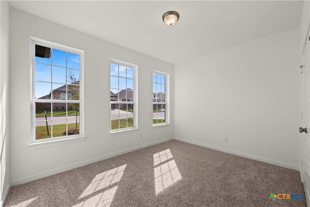 1916 Meridian Loop Property Photo 7