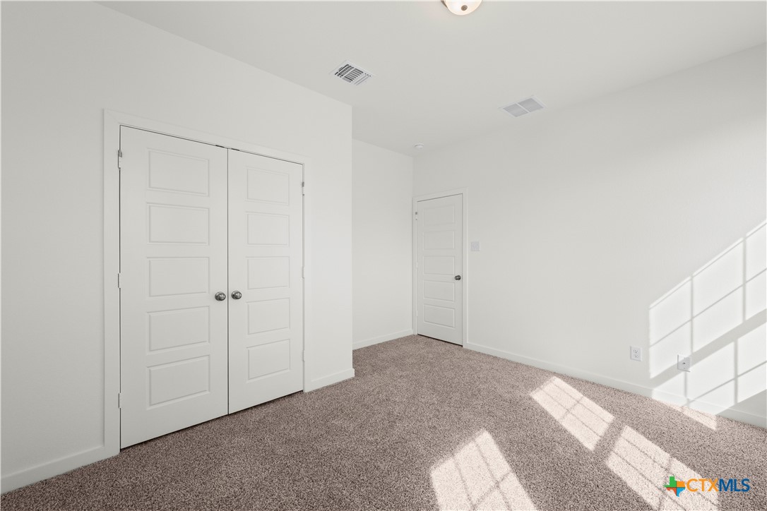 1916 Meridian Loop Property Photo 8