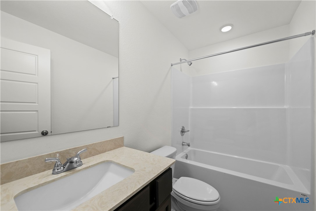 1916 Meridian Loop Property Photo 10